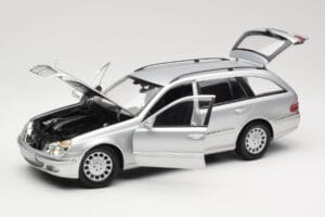 Mercedes E320 T-Modell S210 Elegance Silber Kyosho 1:18 B66962166 Metall — Bild 2 von 8