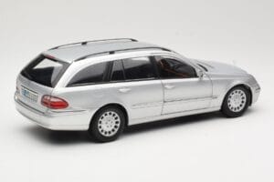 Mercedes E320 T-Modell S210 Elegance Silber Kyosho 1:18 B66962166 Metall — Bild 3 von 8