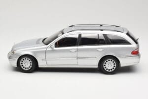 Mercedes E320 T-Modell S210 Elegance Silber Kyosho 1:18 B66962166 Metall — Bild 4 von 8