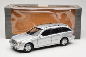 Mercedes E320 T-Modell S210 Elegance Silber Kyosho 1:18 B66962166 Metall — Bild 8 von 8