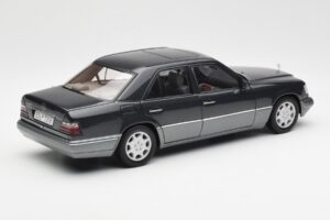 Mercedes E320 W124 Nautik Blau Metallic Dealer Edition AUTOart 1:18 B66040508 Metall — Bild 3 von 8