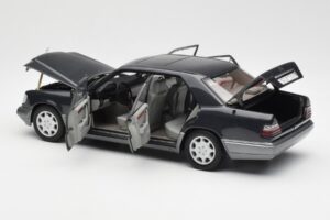 Mercedes E320 W124 Nautik Blau Metallic Dealer Edition AUTOart 1:18 B66040508 Metall — Bild 5 von 8