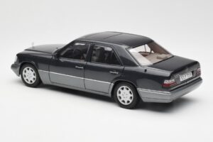 Mercedes E320 W124 Nautik Blau Metallic Dealer Edition AUTOart 1:18 B66040508 Metall — Bild 7 von 8