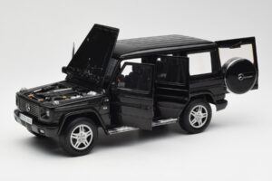 Mercedes G 500 W463 Schwarz Dealer Edition AUTOart 1:18 B66962143 Metall — Bild 2 von 8