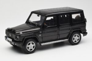 Mercedes G 500 W463 Schwarz Dealer Edition AUTOart 1:18 B66962143 Metall