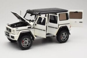 Mercedes G 63 AMG 4x4 Squared Polar White Almost Real 1:18 820203 Metall — Bild 2 von 8