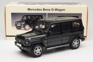 Mercedes G-Class G 500 W463 Smaragd Black Metallic AUTOart 1:18 76101 Metall — Bild 8 von 8