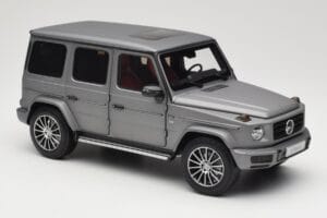 Mercedes G-Class G500 W463A Designo Platinum Magno Minichamps 1:18 B66960811 Metall — Bild 6 von 8