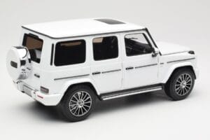 Mercedes G-Class G 500 W463A Diamond White Metallic Minichamps 1:18 113037111 Metall — Bild 3 von 8
