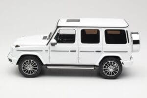 Mercedes G-Class G 500 W463A Diamond White Metallic Minichamps 1:18 113037111 Metall — Bild 4 von 8