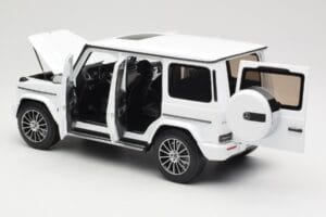 Mercedes G-Class G 500 W463A Diamond White Metallic Minichamps 1:18 113037111 Metall — Bild 5 von 8