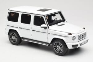 Mercedes G-Class G 500 W463A Diamond White Metallic Minichamps 1:18 113037111 Metall — Bild 6 von 8