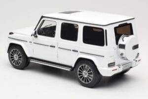 Mercedes G-Class G 500 W463A Diamond White Metallic Minichamps 1:18 113037111 Metall — Bild 7 von 8