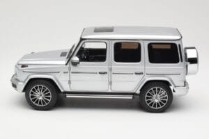 Mercedes G-Class G 500 W463A Iridium Silver Metallic Minichamps 1:18 113037112 Metall — Bild 4 von 8