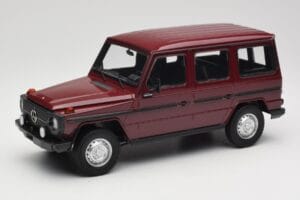 Mercedes G-Class W460 LWB Dunkelrot Minichamps 1:18 Mercedes G-Class W460 LWB Dunkelrot Minichamps 1:18 155038102 Metall