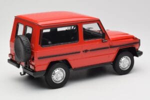 Mercedes G-Class W460 SWB Rot Minichamps 1:18 155038002 Metall — Bild 2 von 6