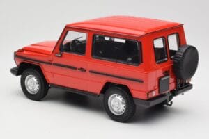 Mercedes G-Class W460 SWB Rot Minichamps 1:18 155038002 Metall — Bild 5 von 6