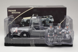Mercedes G4 6-Wheels Schwarz With Figures Signature Models 1:18 38202 Metall — Bild 3 von 3
