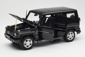 Mercedes G500 W463 Schwarz AUTOart 1:18 76216 Metall — Bild 2 von 8