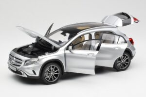 Mercedes GLA X156 Polar Silber Metallic Norev 1:18 B66960267 Metall — Bild 2 von 8
