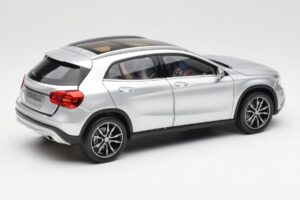 Mercedes GLA X156 Polar Silber Metallic Norev 1:18 B66960267 Metall — Bild 3 von 8