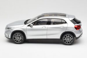 Mercedes GLA X156 Polar Silber Metallic Norev 1:18 B66960267 Metall — Bild 4 von 8