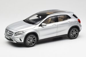 Mercedes GLA X156 Polar Silber Metallic Norev 1:18 B66960267 Metall