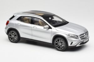 Mercedes GLA X156 Polar Silber Metallic Norev 1:18 B66960267 Metall — Bild 6 von 8