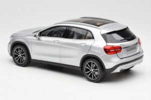 Mercedes GLA X156 Polar Silber Metallic Norev 1:18 B66960267 Metall — Bild 7 von 8