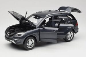Mercedes M-Class W164 Grey Metallic Minichamps 1:18 100030100 Metall — Bild 2 von 8