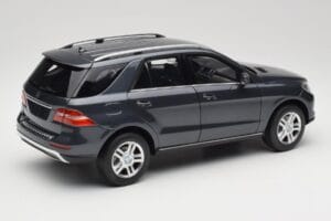 Mercedes M-Class W164 Grey Metallic Minichamps 1:18 100030100 Metall — Bild 3 von 8