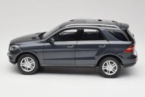 Mercedes M-Class W164 Grey Metallic Minichamps 1:18 100030100 Metall — Bild 4 von 8