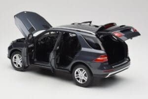 Mercedes M-Class W164 Grey Metallic Minichamps 1:18 100030100 Metall — Bild 5 von 8