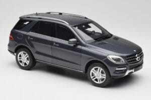 Mercedes M-Class W164 Grey Metallic Minichamps 1:18 100030100 Metall — Bild 6 von 8