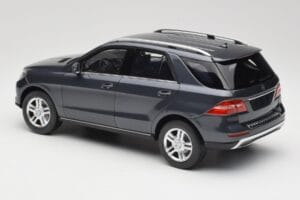 Mercedes M-Class W164 Grey Metallic Minichamps 1:18 100030100 Metall — Bild 7 von 8