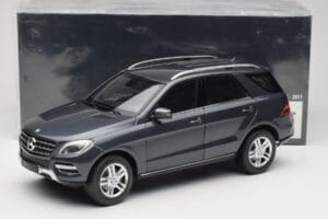 Mercedes M-Class W164 Grey Metallic Minichamps 1:18 100030100 Metall — Bild 8 von 8
