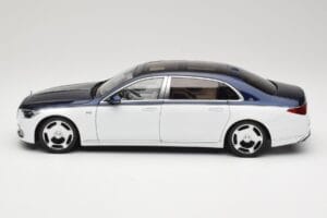 Mercedes Maybach S-Class Z223 Nautical Blue Diamond White Almost Real 1:18 820126 Metall — Bild 4 von 8