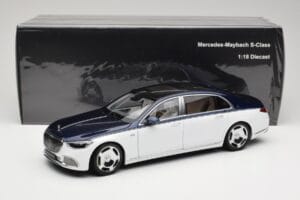 Mercedes Maybach S-Class Z223 Nautical Blue Diamond White Almost Real 1:18 820126 Metall — Bild 8 von 8