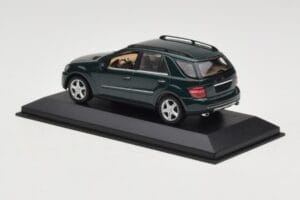 Mercedes ML 500 W164 Dunkelgrün Minichamps 1:43 400034500 Metall — Bild 3 von 4