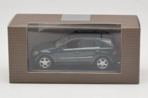 Mercedes ML 500 W164 Dunkelgrün Minichamps 1:43 400034500 Metall — Bild 4 von 4