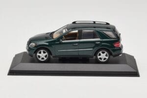 Mercedes ML 500 W164 Dunkelgrün Minichamps 1:43 400034500 Metall
