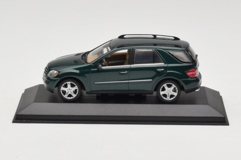 Mercedes ML 500 W164 Dunkelgrün Minichamps 1:43 400034500 Metall