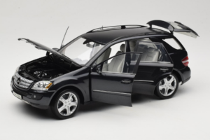 Mercedes ML W164 Obsidian Black Händler Edition Minichamps 1:18 B66962321 Metall — Bild 2 von 8