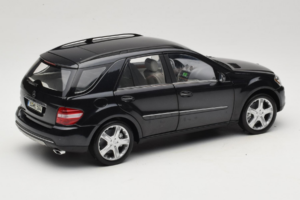 Mercedes ML W164 Obsidian Black Händler Edition Minichamps 1:18 B66962321 Metall — Bild 3 von 8