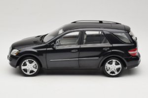 Mercedes ML W164 Obsidian Black Händler Edition Minichamps 1:18 B66962321 Metall — Bild 4 von 8