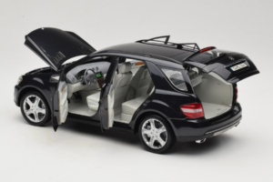 Mercedes ML W164 Obsidian Black Händler Edition Minichamps 1:18 B66962321 Metall — Bild 5 von 8