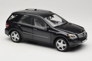Mercedes ML W164 Obsidian Black Händler Edition Minichamps 1:18 B66962321 Metall — Bild 6 von 8