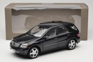 Mercedes ML W164 Obsidian Black Händler Edition Minichamps 1:18 B66962321 Metall — Bild 8 von 8