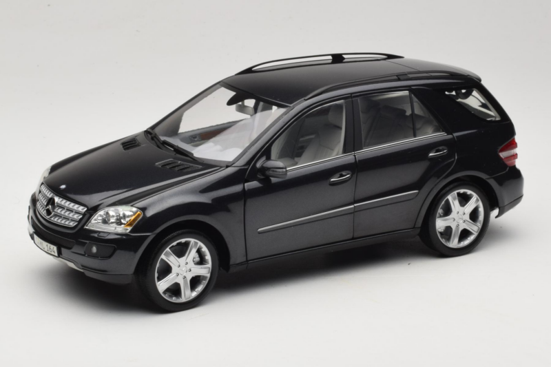 Mercedes ML W164 Obsidian Black Händler Edition Minichamps 1:18 B66962321 Metall