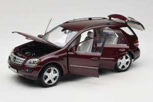 Mercedes ML W164 Red Metallic Minichamps 1:18 150034500 Metall — Bild 2 von 8